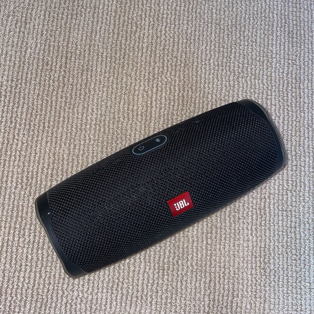 JBL Charge 4 gently used